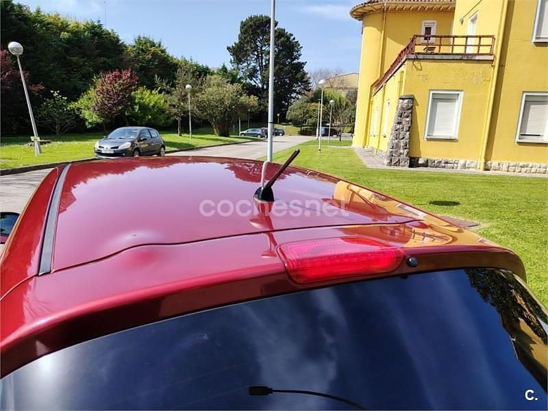 Usado Nissan Juke Acenta 110 HP (80 kW) 2011 Vermelho SUV