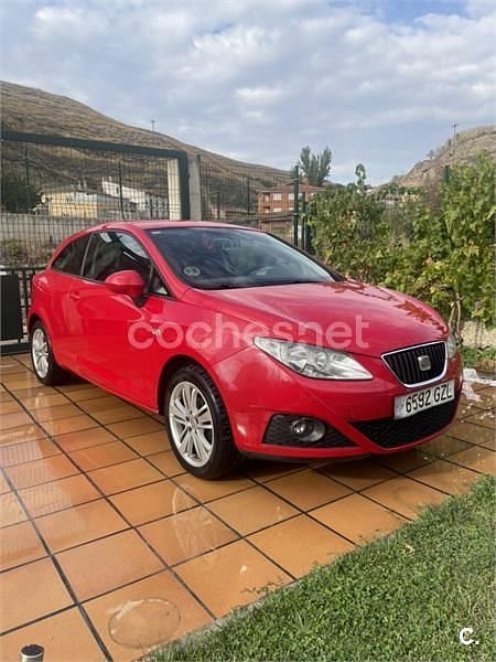 Usado Seat Ibiza SC 90 CV (66 kW) 2010 Rojo Utilitario