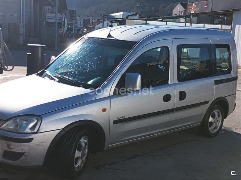 Usado Opel Combo Cosmo 75 CV (55 kW) 2009 Gris / plata Monovolumen