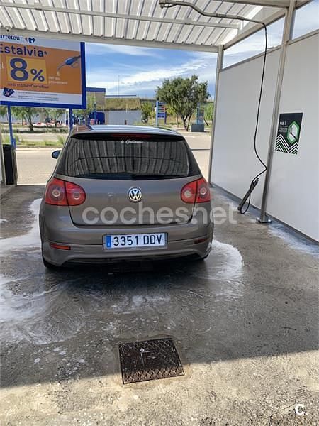 Usado VW Golf IV Highline 105 CV (77 kW) 2004 Gris / plata Berlina