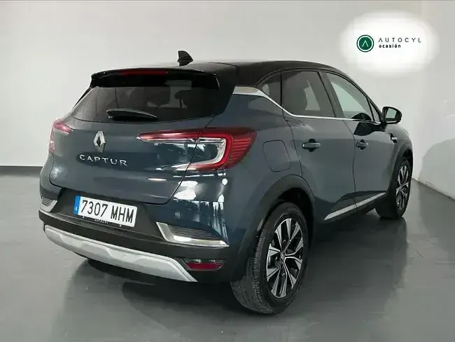 Usado Renault Captur Techno 90 CV (66 kW) 2023 Gris SUV