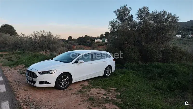 Usado Ford Mondeo Titanium 150 CV (110 kW) 2018 Blanco Familiar
