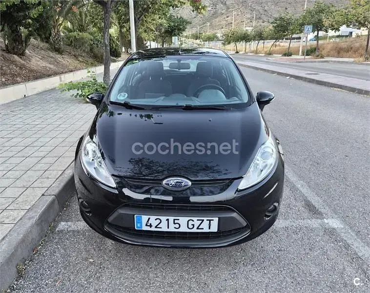 Usado Ford Fiesta Trend 68 CV (50 kW) 2010 Negro Berlina