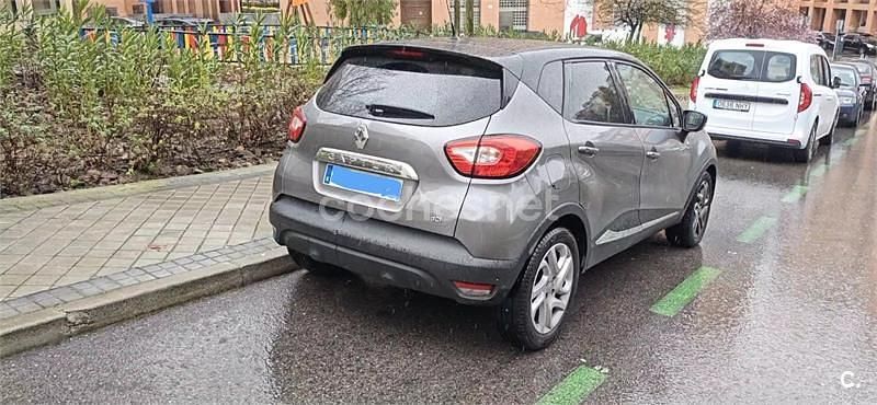 Usado Renault Captur Zen 90 CV (66 kW) 2014 Gris / plata SUV