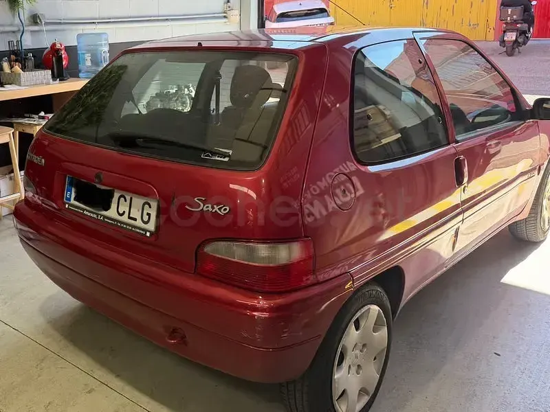 Usado Citroën Saxo Furio 58 CV (42 kW) 2003 Granate Utilitario