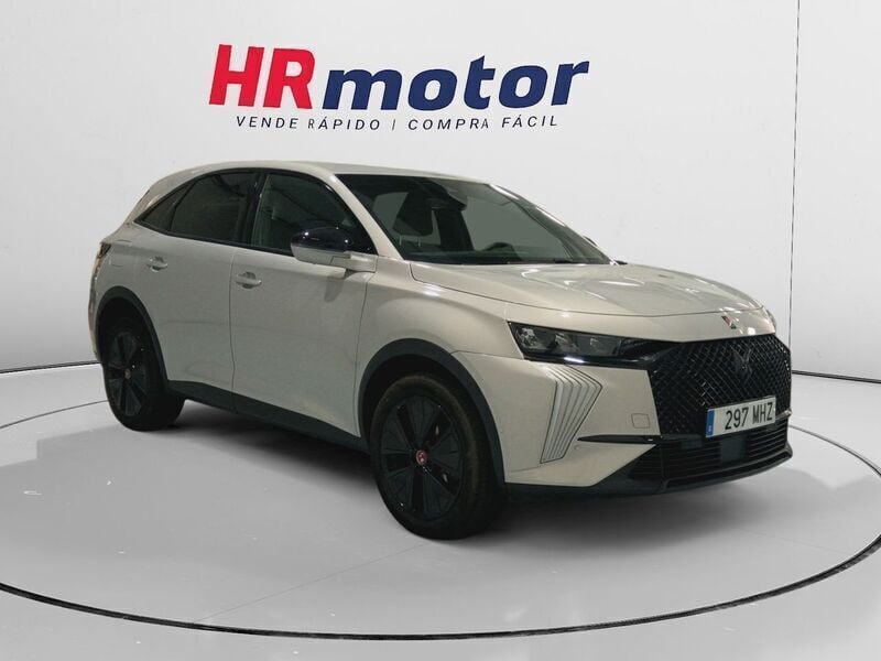 Gris Usado 2023 DS Automobiles DS7 Crossback Performance SUV | 29.990 € (Precio justo) - Imagen 1/4