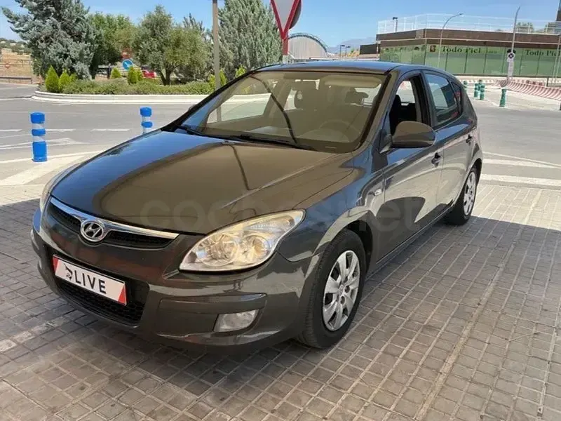 Usado Hyundai i30 Comfort 109 CV (80 kW) 2007 Gris / plata Utilitario
