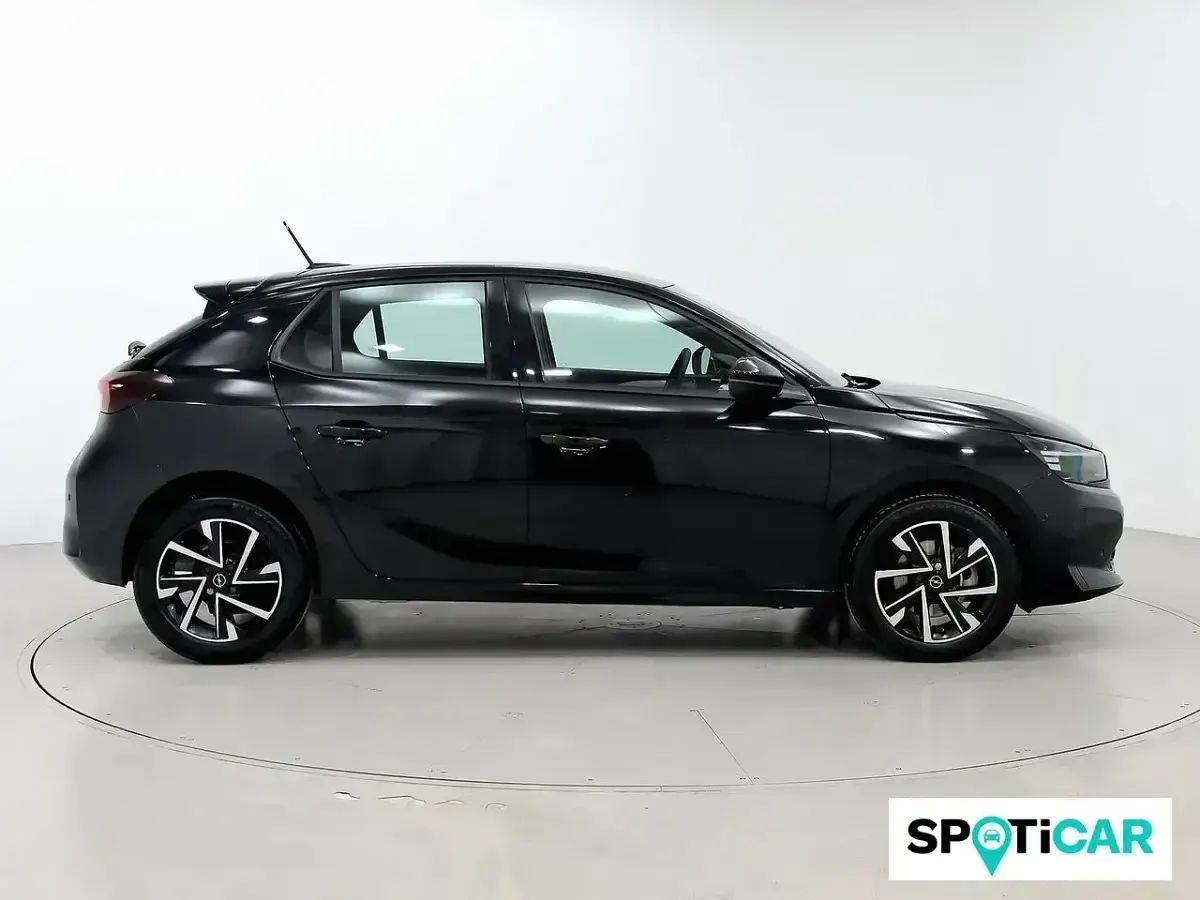 Käytetty Opel Corsa 101 HP (74 kW) 2025 Musta Sedan
