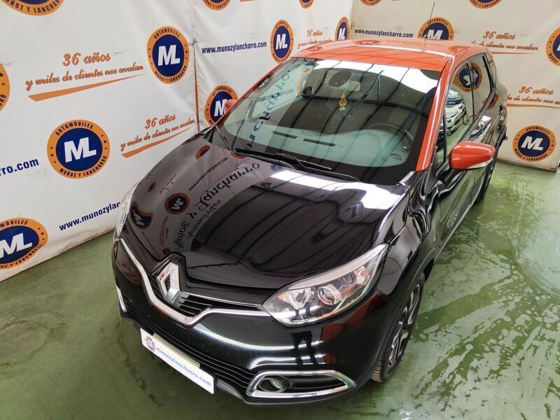 Usado Renault Captur Intens 90 CV (66 kW) 2016 Negro SUV