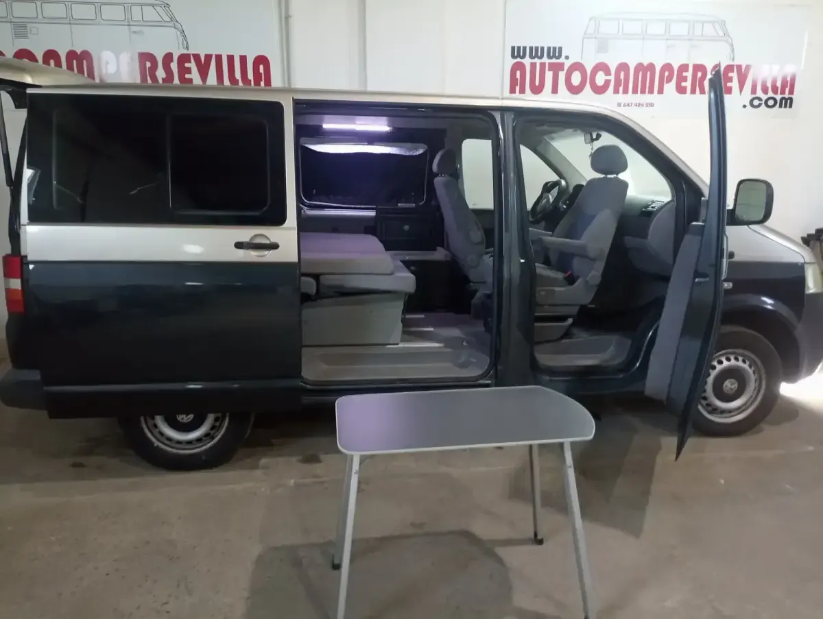 Usado VW Multivan Startline 102 CV (75 kW) 2008 Gris Monovolumen