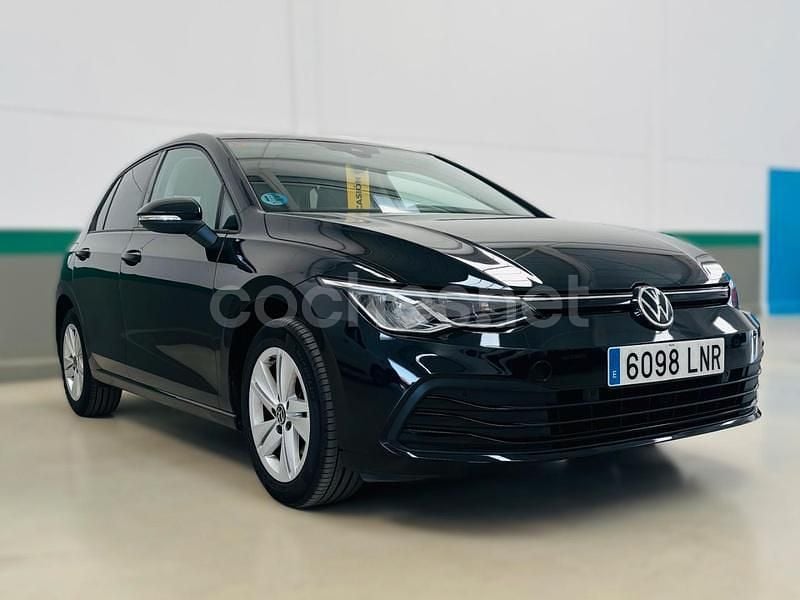 Usado VW Golf VIII Life 110 CV (80 kW) 2021 Negro Berlina