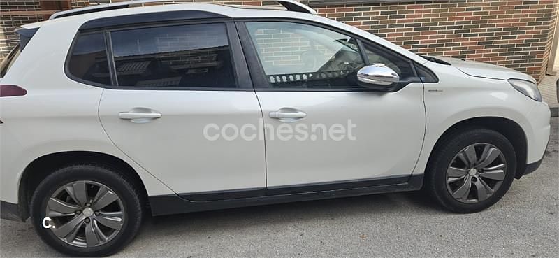 Usado Peugeot 2008 Style 110 CV (80 kW) 2018 Blanco SUV