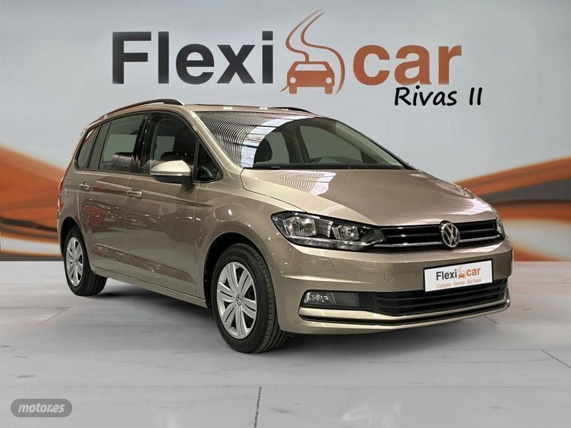 Usado VW Touran Trendline 115 CV (84 kW) 2018 Beige Monovolumen