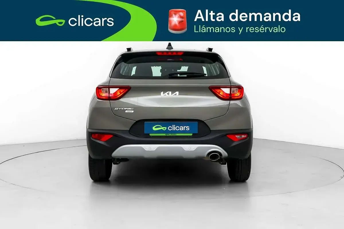 Usado Kia Stonic 120 CV (88 kW) 2023 Verde SUV