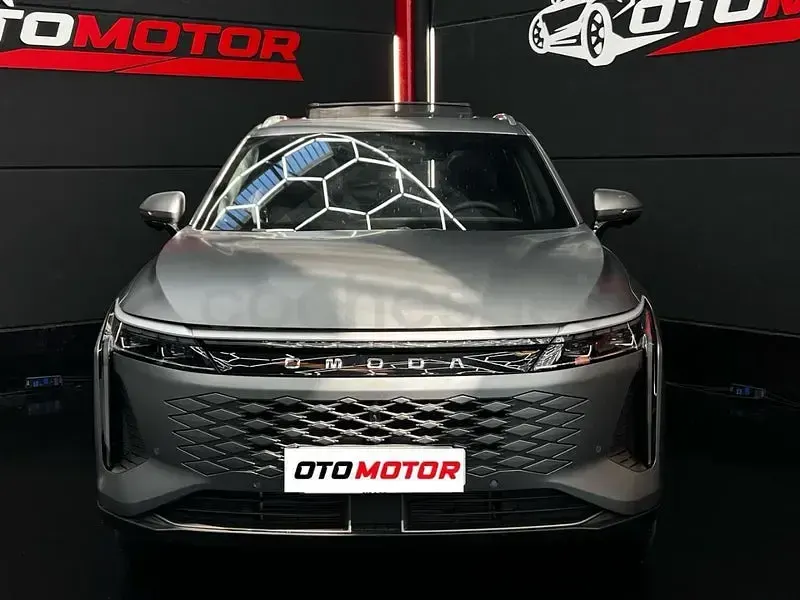 Usado Omoda 9 537 CV (394 kW) 2026 Gris / plata SUV