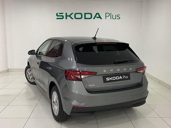 Gris Usado 2024 Skoda Fabia Selection Utilitario | 18.900 € (Buen precio) - Imagen 1/4