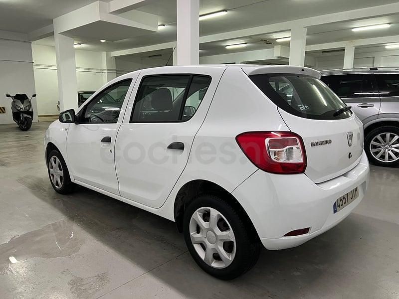 Usado Dacia Sandero 75 HP (55 kW) 2016 Branco Sedan