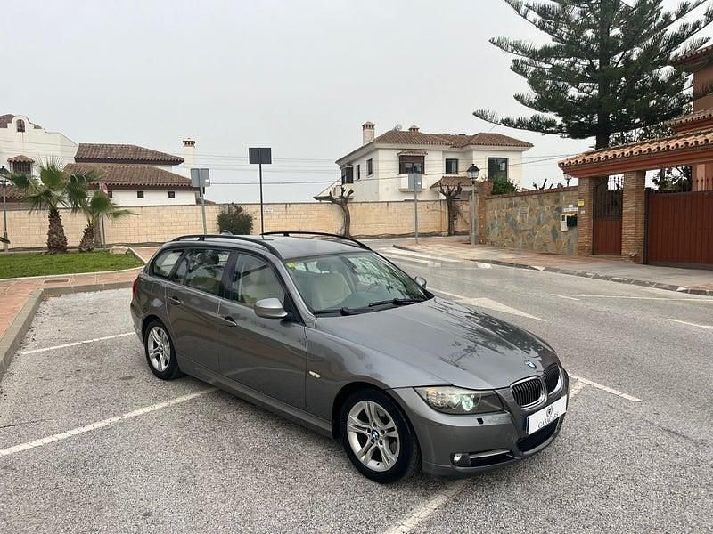 Usado BMW 320 177 CV (130 kW) 2009 Gris / plata Familiar