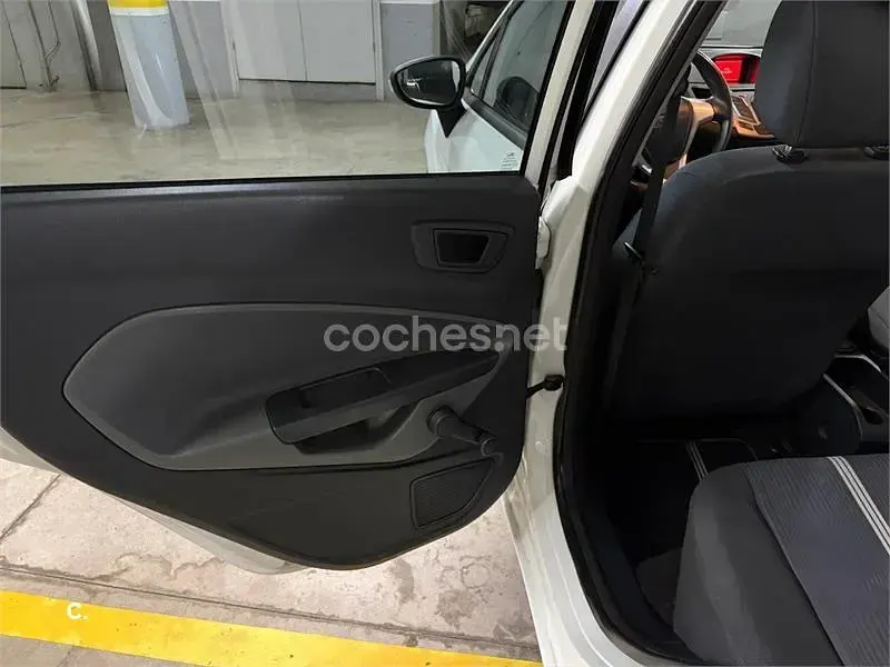 Usado Ford Fiesta 95 CV (69 kW) 2011 Blanco Berlina