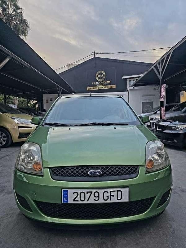 Verde Usado 2009 Ford Fiesta Futura Utilitario | 4895 € (Precio justo) - Imagen 1/4