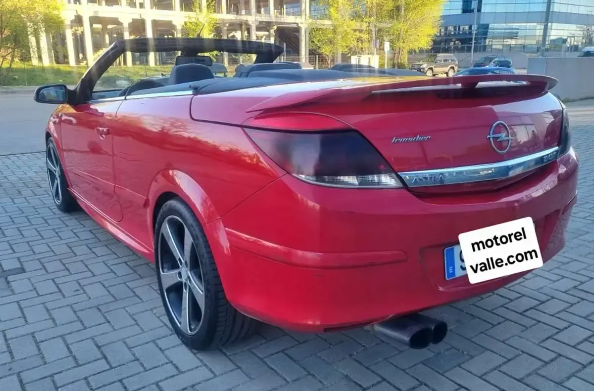 Usado Opel Astra Cosmo 150 CV (110 kW) 2008 Rojo Descapotable