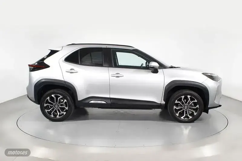 Usado Toyota Yaris Cross Active 130 CV (95 kW) 2025 Gris SUV