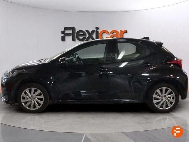 Usado Toyota Yaris Hybrid Style 116 CV (85 kW) 2022 Negro