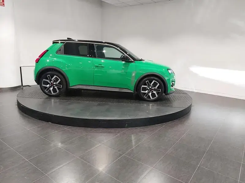 Usado Renault 5 E-Tech Techno 110 kW (150 CV) 2025 Verde Berlina