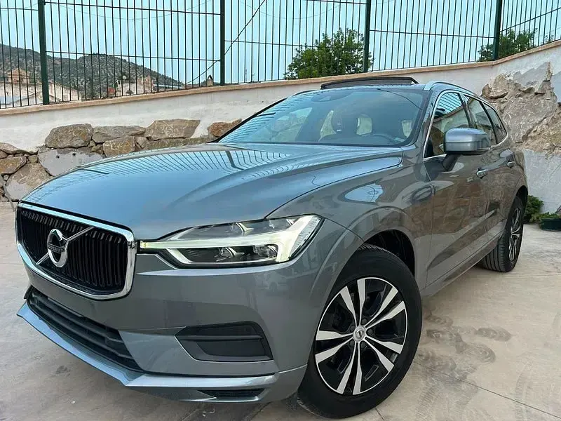 Usado Volvo XC60 Momentum 190 CV (139 kW) 2020 Gris / plata SUV