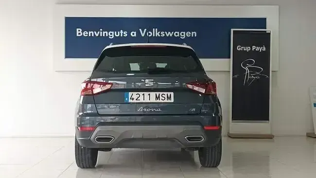 Usado Seat Arona FR 115 CV (84 kW) 2024 Gris / plata SUV