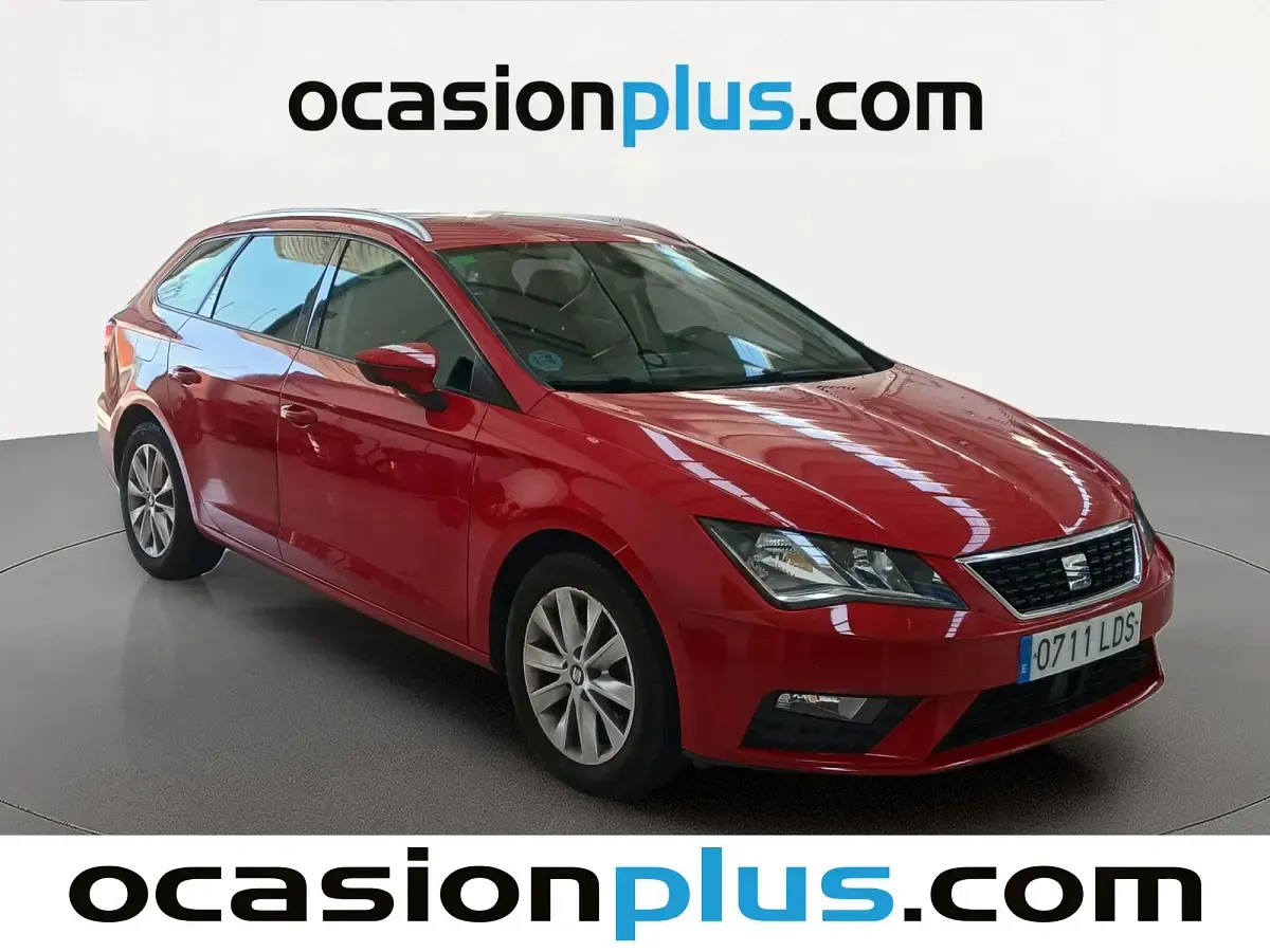 Usado Seat Leon Style 130 CV (95 kW) 2020 Rojo Monovolumen