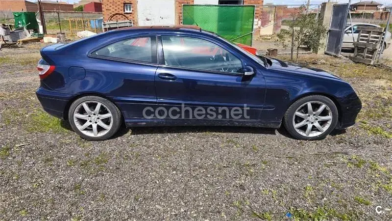 Usado Mercedes C220 150 CV (110 kW) 2006 Azul Berlina