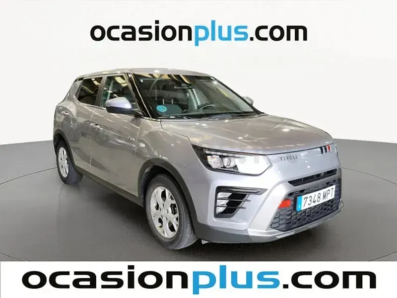 Usado SsangYong Tivoli 135 CV (99 kW) 2024 Gris / plata SUV