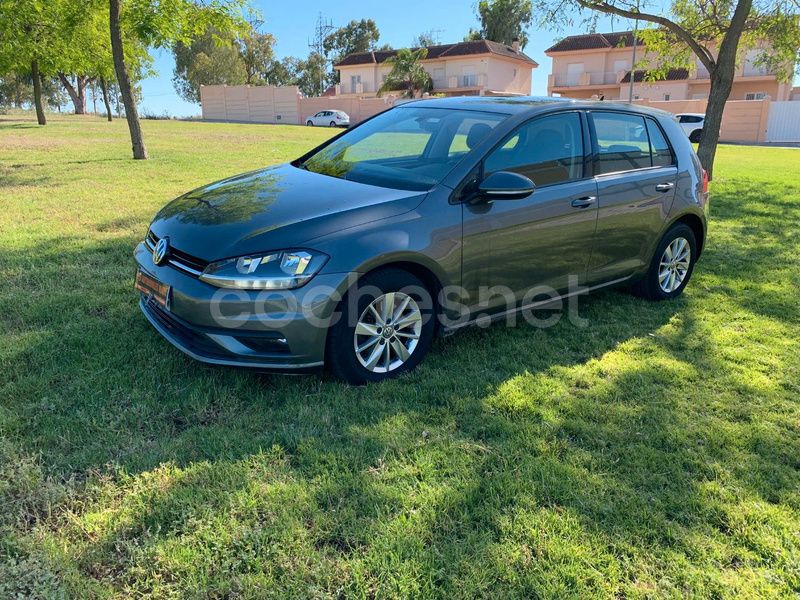 Gris / plata Usado 2019 VW Golf VII Advance Berlina | 12.999 € (Buen precio) - Imagen 1/4