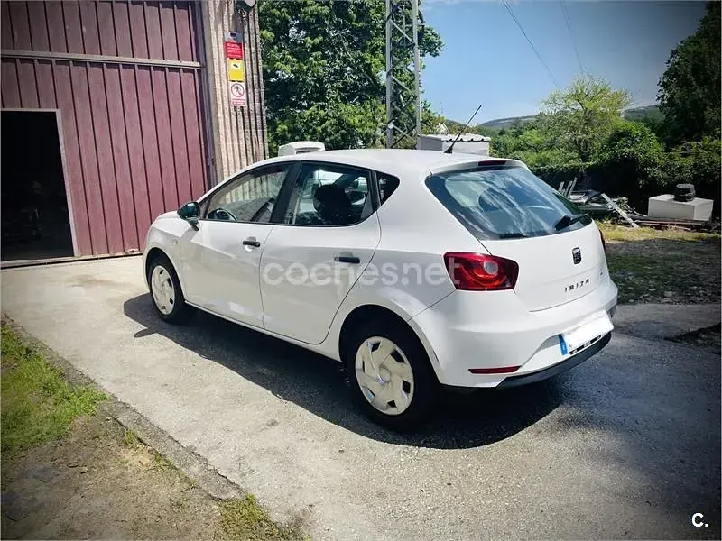 Usado Seat Ibiza Copa 90 CV (66 kW) 2013 Blanco Berlina