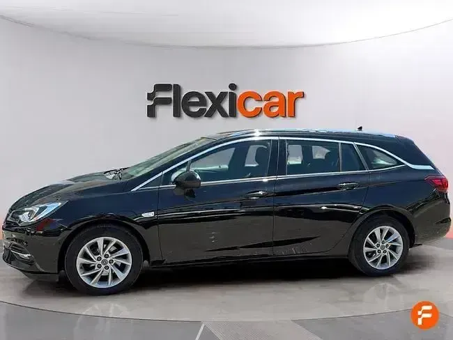 Usado Opel Astra Ultimate 145 CV (106 kW) 2020 Negro Familiar