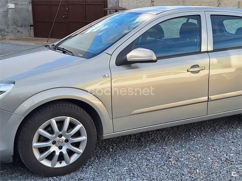 Usado Opel Astra Enjoy 105 CV (77 kW) 2007 Gris / plata Berlina