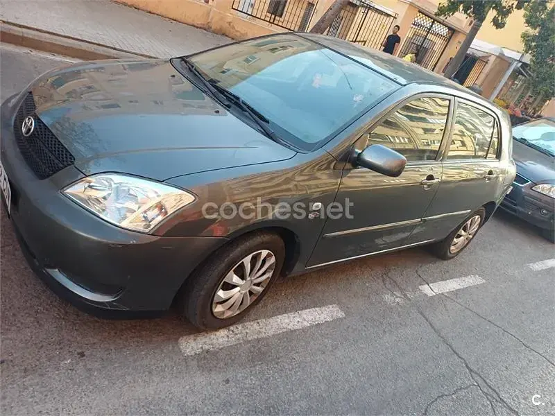 Usado Toyota Corolla Terra 90 CV (66 kW) 2003 Marrón Berlina