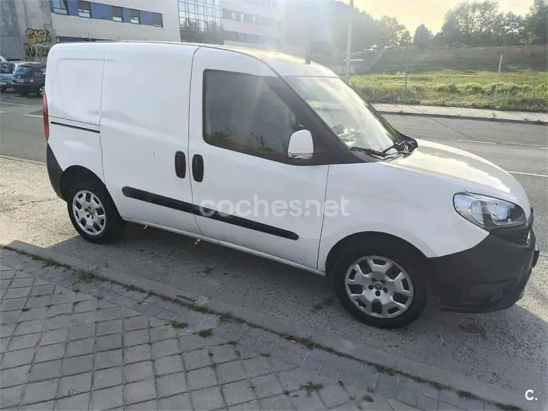 Usado Fiat Doblò Active 120 CV (88 kW) 2016 Blanco Monovolumen