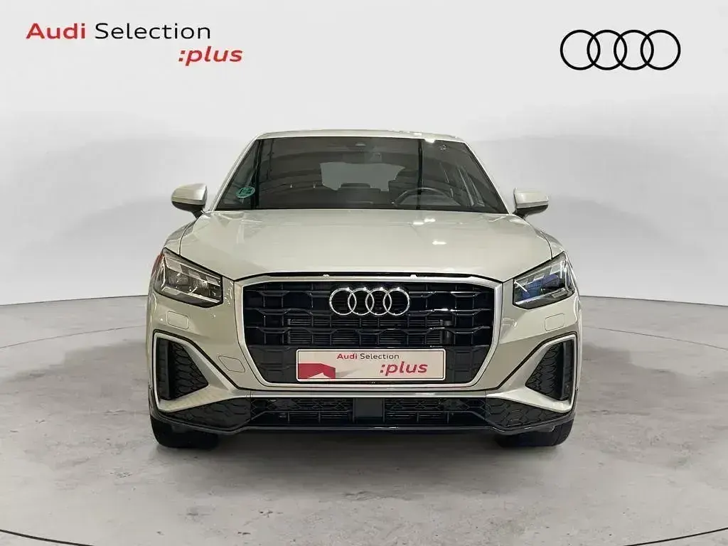 Usado Audi Q2 Ambiente 150 CV (110 kW) 2025 Gris SUV