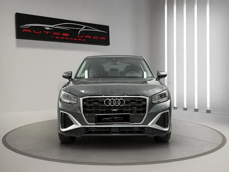 Usado Audi Q2 S-Line 150 CV (110 kW) 2025 Gris / plata SUV