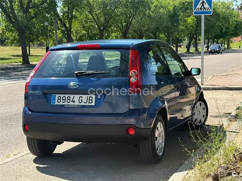Usado Ford Fiesta Ambiente 70 CV (51 kW) 2008 Azul Utilitario