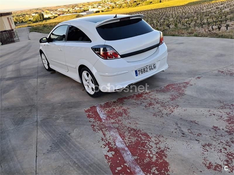 Usado Opel Astra GTC Sport 140 CV (102 kW) 2009 Blanco Berlina