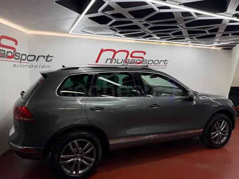 Usado VW Touareg 262 CV (192 kW) 2017 Gris / plata SUV