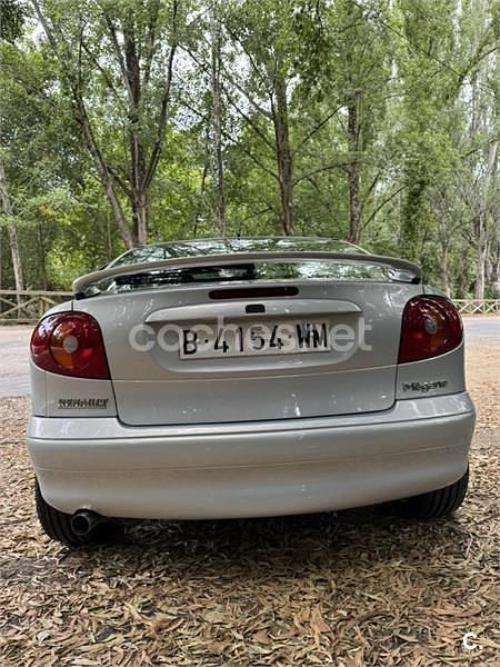 Usado Renault Mégane Coupé 140 CV (102 kW) 2000 Gris / plata Coupe