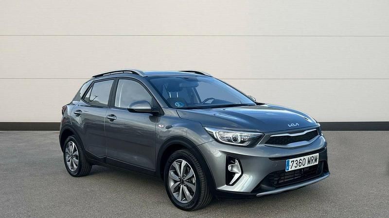 Gris Usado 2024 Kia Stonic SUV | 18.500 € (Precio justo) - Imagen 1/4