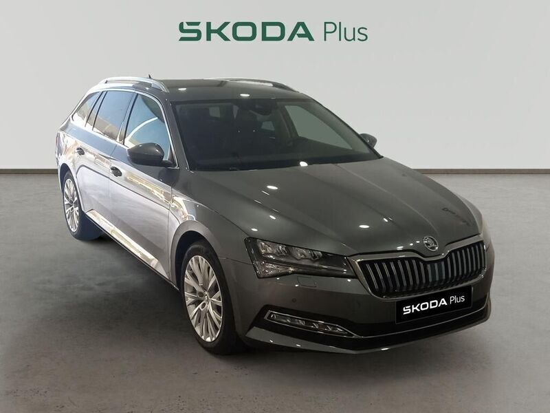 Gris Usado 2023 Skoda Superb Style Familiar | 35.690 € (Precio justo) - Imagen 1/4