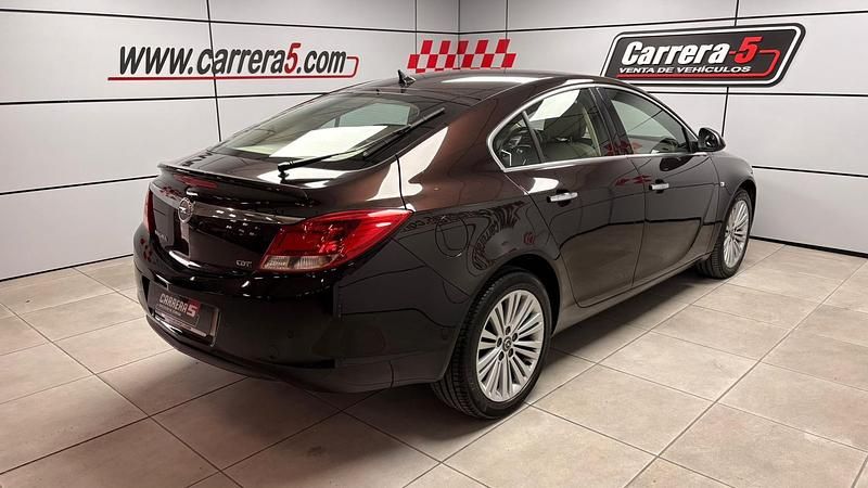 Usado Opel Insignia Selective 130 CV (95 kW) 2013 Negro Familiar