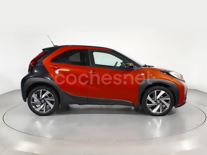 Usado Toyota Aygo X 72 CV (52 kW) 2022 Marrón SUV