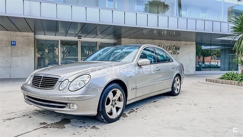 Gris / plata Usado 2003 Mercedes E500 Avantgarde Berlina | 10.500 € - Imagen 1/4